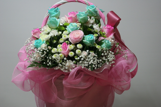 Envio y venta de flores ,rosas, plantas,arreglos florales ,regalos y desayunos a domicilio con delivery gratis en la Ciudad Autonoma de Buenos Aires y con costo de env�o en localidades del Gran Buenos Aires asi como delivery de flores y plantas a trav�s de florerias asociadas en todas las provincias de la Argentina, Buenos Aires, la Pampa, Tucuman, La Rioja, R�o Negro, Entre Rios, Corrientes, Misiones, Neuquen, Chubut, Tierra del Fuego, Santa Cruz, San Luis, Mendoza, Cordoba, Jujuy, Formosa, Santiago del Estero, Salta, Chaco, Catamarca ,San Juan, y ademas realizamos el delivery de flores ,coronas,palmas , plantas y regalos a todas las ciudades de Argentina, Mar del Plata, C�rdoba, Buenos Aires, con cargo en Santa Rosa, La Plata, Bella Vista, Neuquen, Pilar, Paran�, Posadas, Resistencia, Cipolleti y mas de 300 ciudades y localidades en todo el territorio de nuestro pa�s, asi como tambien tenemos la posibilidad de enviar flores a casi todo el mundo en cuestion de horas