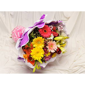 Envio y venta de flores ,rosas, plantas,arreglos florales ,regalos y desayunos a domicilio con delivery gratis en la Ciudad Autonoma de Buenos Aires y con costo de env�o en localidades del Gran Buenos Aires asi como delivery de flores y plantas a trav�s de florerias asociadas en todas las provincias de la Argentina, Buenos Aires, la Pampa, Tucuman, La Rioja, R�o Negro, Entre Rios, Corrientes, Misiones, Neuquen, Chubut, Tierra del Fuego, Santa Cruz, San Luis, Mendoza, Cordoba, Jujuy, Formosa, Santiago del Estero, Salta, Chaco, Catamarca ,San Juan, y ademas realizamos el delivery de flores ,coronas,palmas , plantas y regalos a todas las ciudades de Argentina, Mar del Plata, C�rdoba, Buenos Aires, con cargo en Santa Rosa, La Plata, Bella Vista, Neuquen, Pilar, Paran�, Posadas, Resistencia, Cipolleti y mas de 300 ciudades y localidades en todo el territorio de nuestro pa�s, asi como tambien tenemos la posibilidad de enviar flores a casi todo el mundo en cuestion de horas